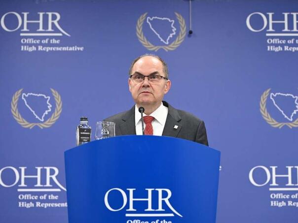 Schmidt uveo sankcije SNSD-u i Ujedinjenoj Srpskoj: Ukinuo im isplate iz budžeta