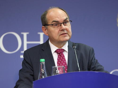 Schmidt: Zakon ne može prijevremeno prekinuti mandat stranih sudija