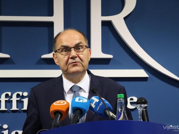 Schmidt: Zbog blokada RS građani ostali bez novca iz EU