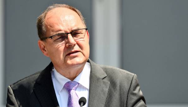 Schmidtova odluka tek početak