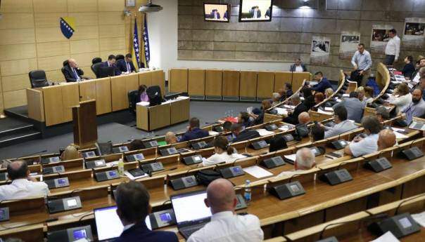 Schmidtu poziv da se obrati Parlamentu FBiH