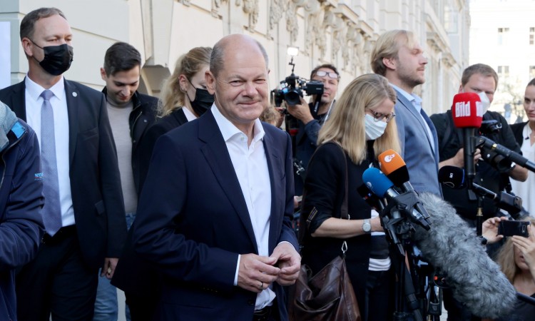 Scholz i njemački savezni premijeri dogovorili uvođenje novih Covid mjera