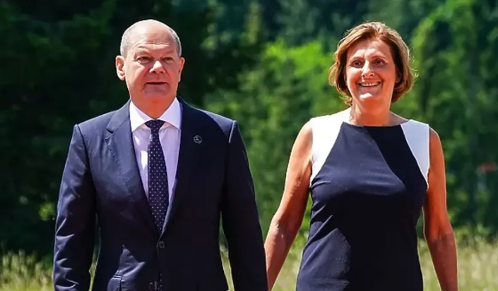 Scholz i supruga povjerljive dokumente bacilli u kontejner