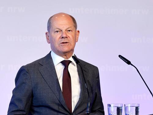 Scholz kritikovao svoj i rad vlade, ali ne razmišlja o ostavci