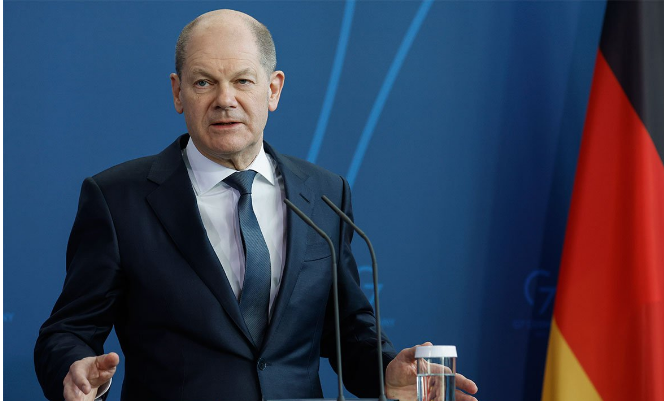 Scholz: Neophodno nastaviti dijalog sa Putinom