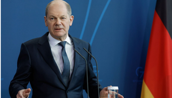 Scholz: Neophodno nastaviti dijalog sa Putinom