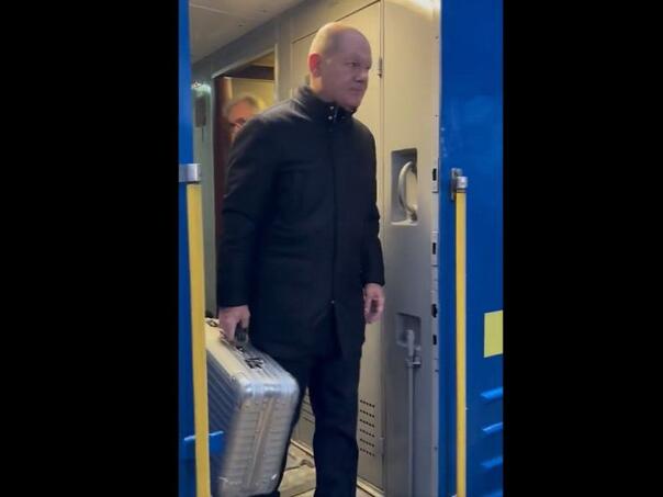 Scholz otkrio šta je nosio u misterioznom metalnom koferu u Kijevu