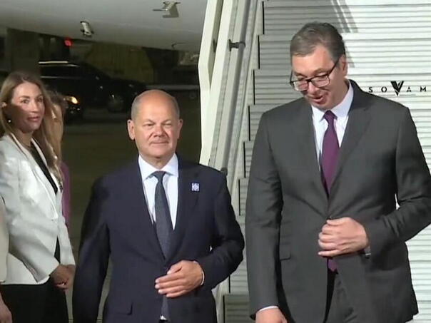 Scholz stigao u Beograd, na aerodromu ga dočekao Vučić