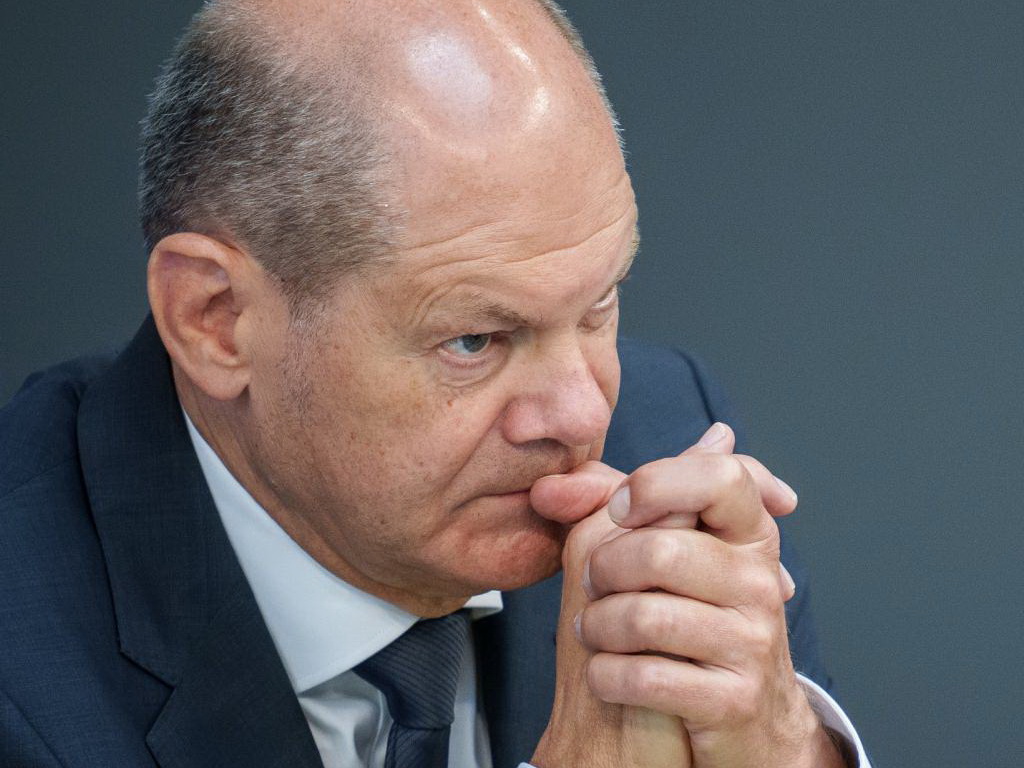 Scholz tvrdi da će njegova vlada povećati vojnu potrošnju