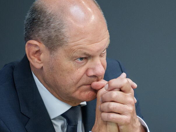 Scholz tvrdi da će njegova vlada povećati vojnu potrošnju