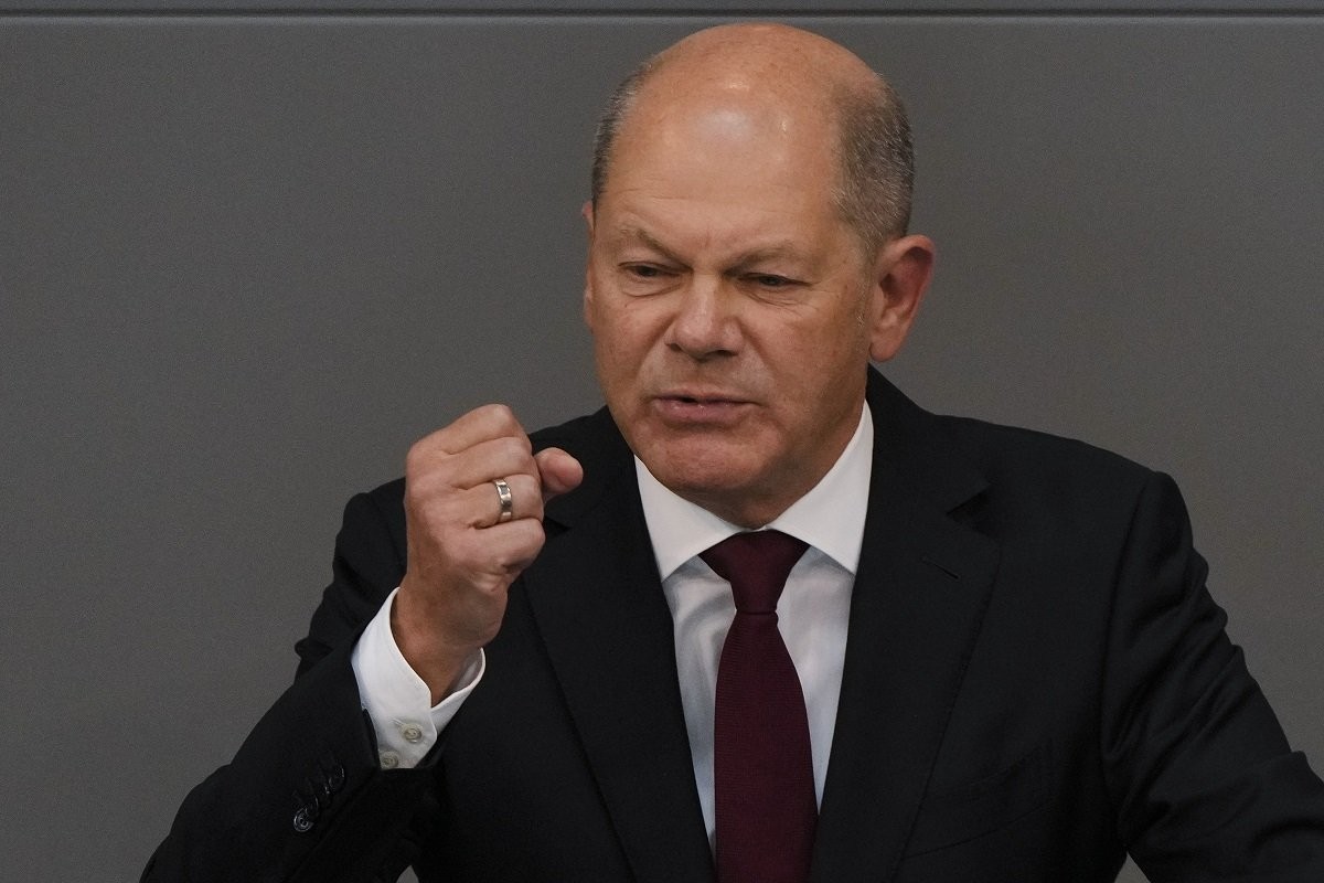 Scholz: Važno nastaviti komunikaciju sa Putinom