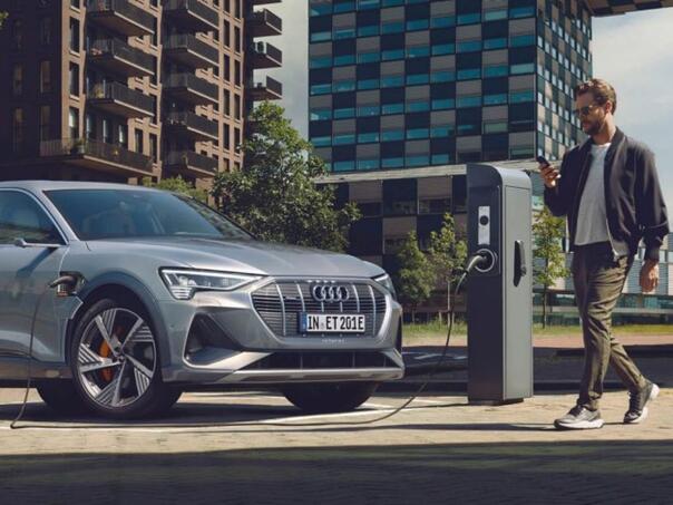 Schwarz grupa okrenula leđa električnim automobilima: Vraćaju se benzincima i dizelašima