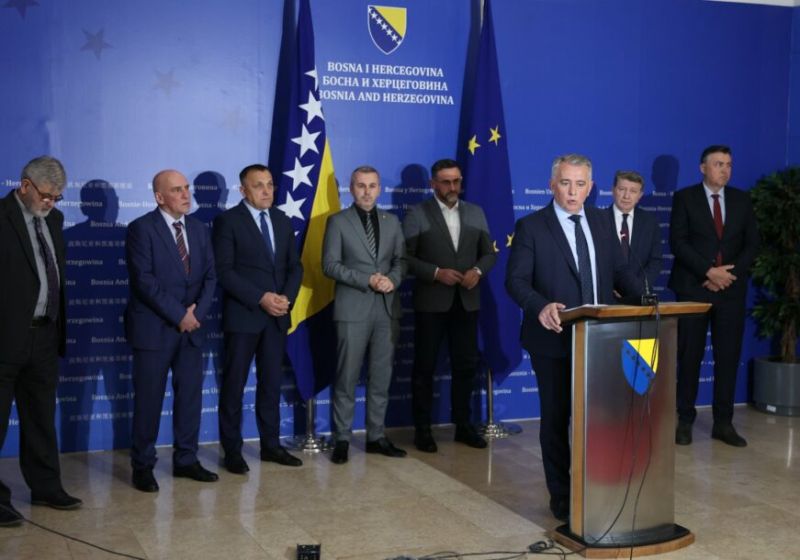 SDA: Ćudić i Magazinović nas pozivaju da ih spasimo od njihovih partnera