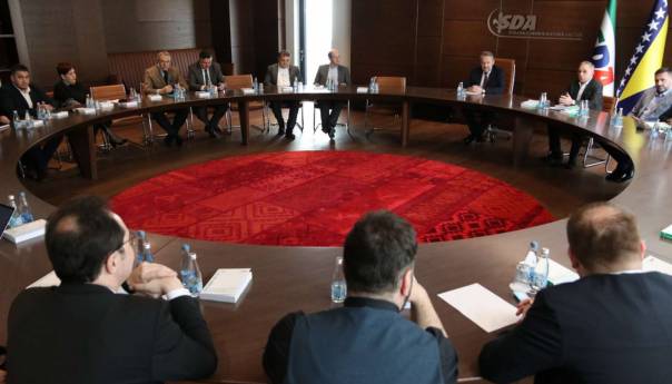 SDA: Devet neistina i manipulacija u samo jednom saopćenju Trojke