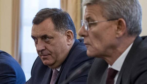 SDA: Džaferović branio državu, Dodik bio u skupštini koja je osmišljala genocid