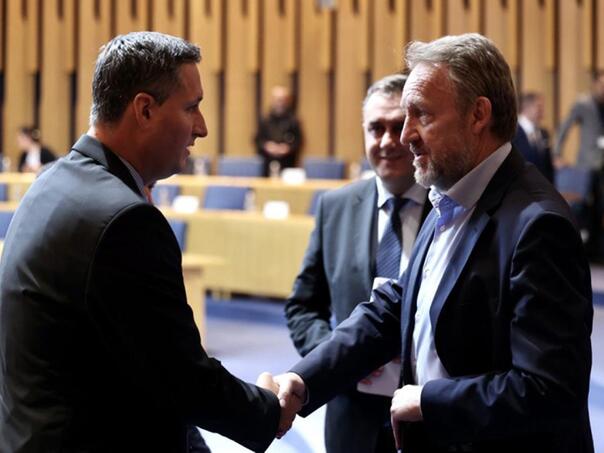 SDA: Komšić i Bećirović da organizuju sastanak, neophodan jedinstven odgovor probosanskih snaga