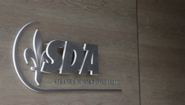 SDA: Ne smiju proći nekažnjeno drske prijetnje smrću Schmidtu