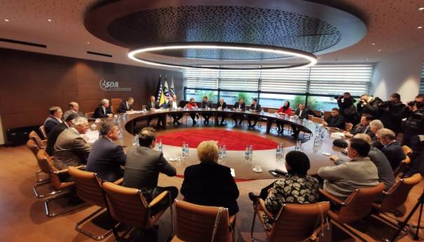 SDA: Nedopustivim napadima na IZ pokušavaju se ušutkati oni koji brane državu