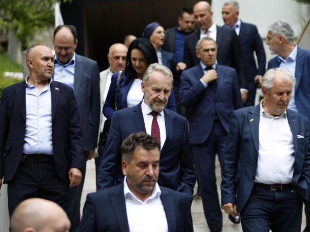 SDA o prihvatanju Dodikovog potpisa: Pravni poredak izvrgnut ruglu