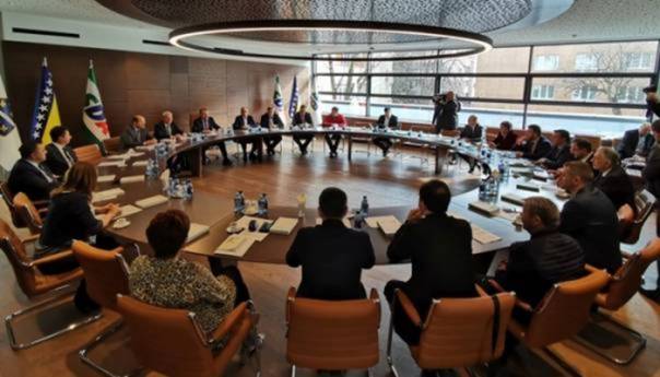 SDA odgovorila Vučiću: Ako želi dobre odnose neka izruči Kosorića i Jankovića