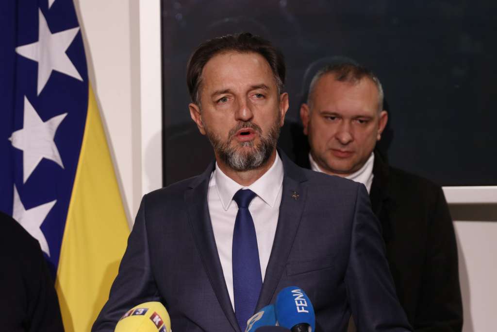 SDA: Osuđujemo velikosrpske napade i prijetnje Dževadu Mahmutoviću