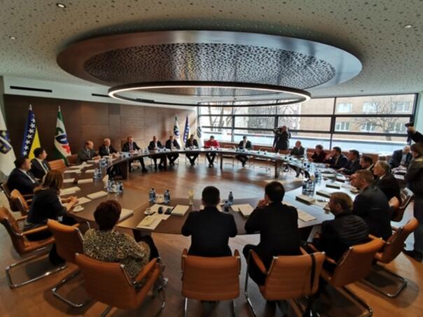 SDA: Pitanja o izdaji na koja 'Trojka' duguje odgovor javnosti