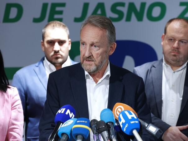 SDA pokreće spor: Dodik ne može ostati predsjednik SNSD-a