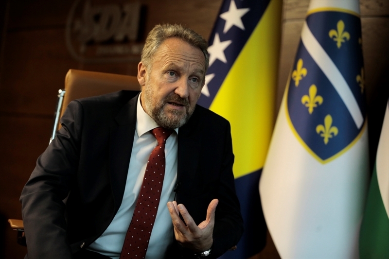 SDA: Spriječiti nasilje Dodikove politike nad istinom, zakonima i ljudima