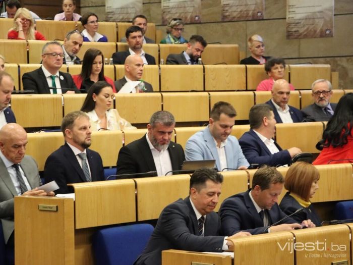 SDA: Tvrdnjama da je Vukoja nema veze sa HDZ-om 'Trojka' vrijeđa građane