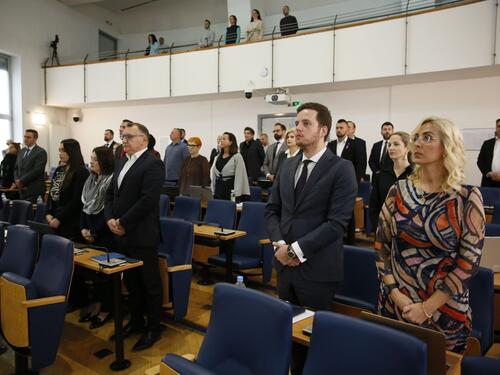 SDA upozorava Vladu KS: Ne dirajte u prava majki u radnom odnosu