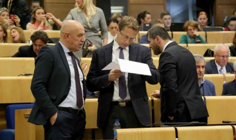SDA: Većina ne postoji, odgađanje sjednice neprihvatljivo