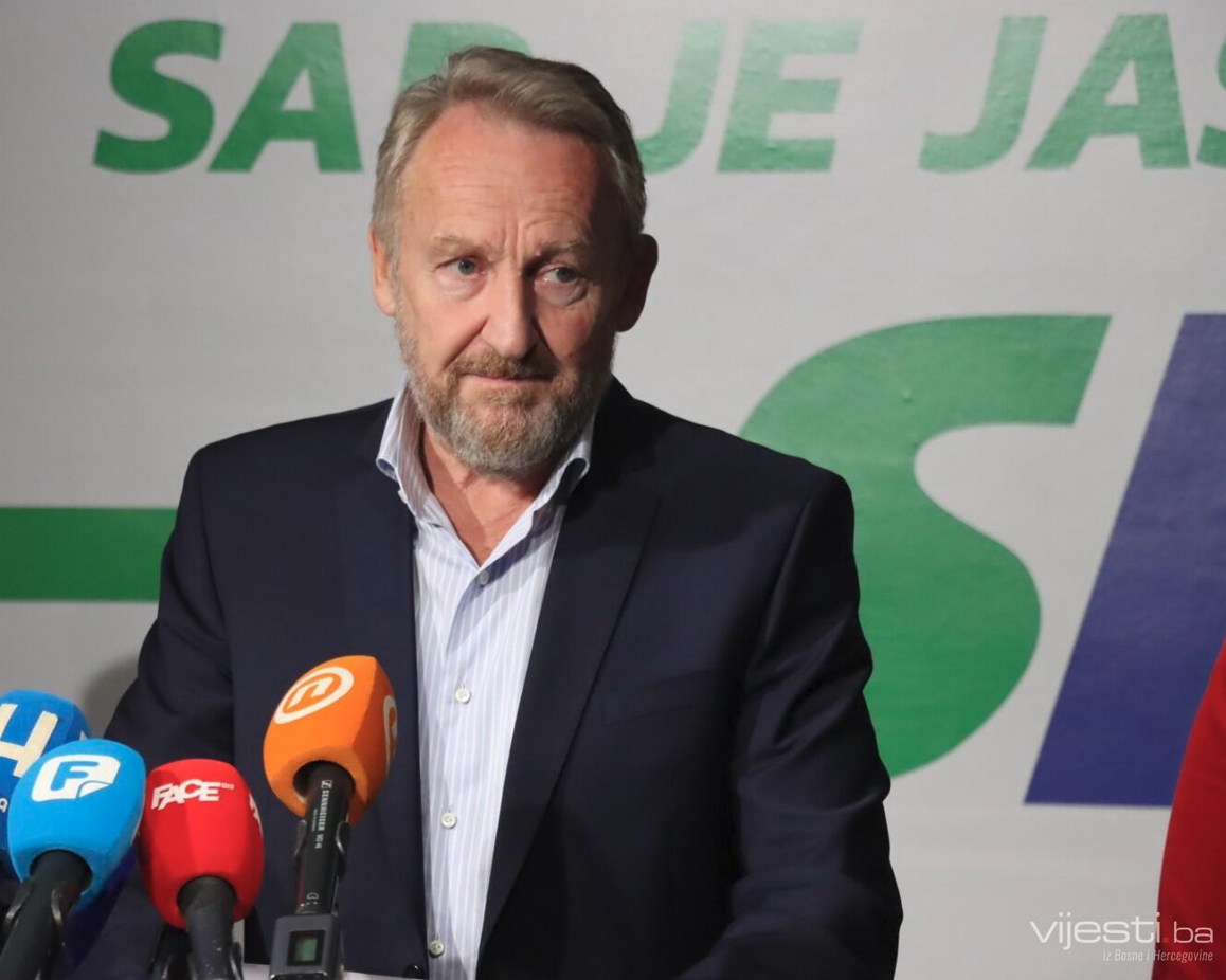 SDA: Zbog korupcije kadrova dovedena u pitanje izgradnja autoputa, moraju uslijediti smjene i ostavke