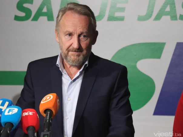 SDA: Zbog korupcije kadrova dovedena u pitanje izgradnja autoputa, moraju uslijediti smjene i ostavke