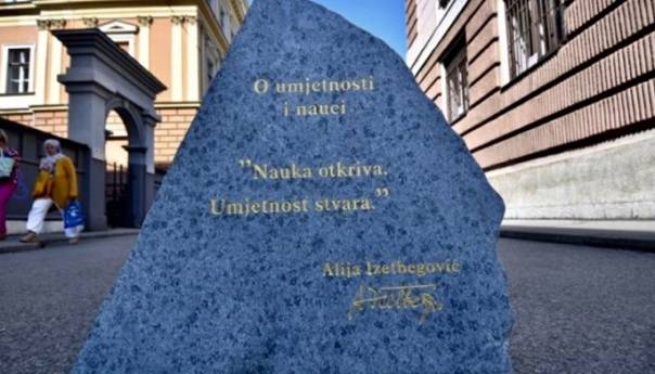 SDP poziva Ajnadžića da ukloni kamenje sa ukradenim citatima