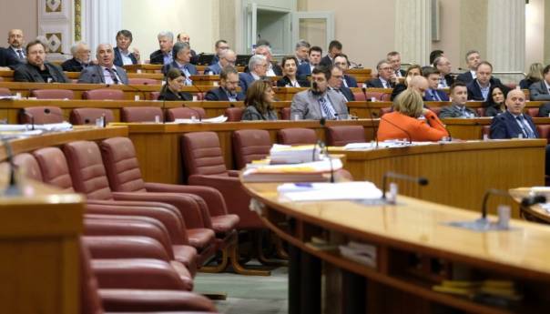 SDP traži izvanredne izbore, HDZ smatra da vladajuća većina nije upitna