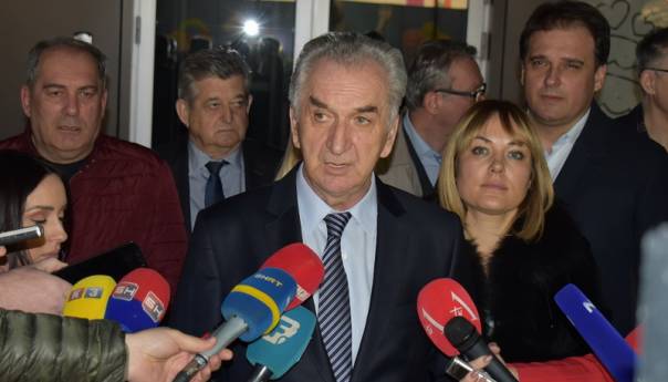SDS: Ostavka Dodika i javno izvinjenje narodu RS
