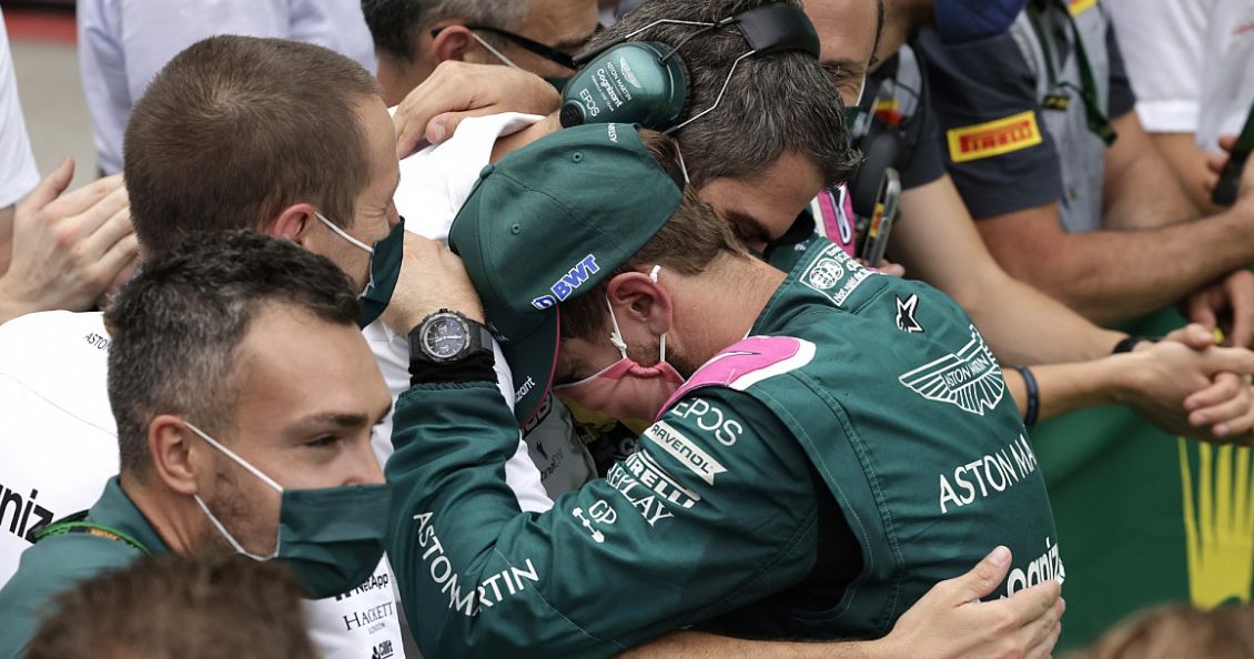 Sebastian Vettel diskvalifikovan, Hamilton na kraju ipak drugi