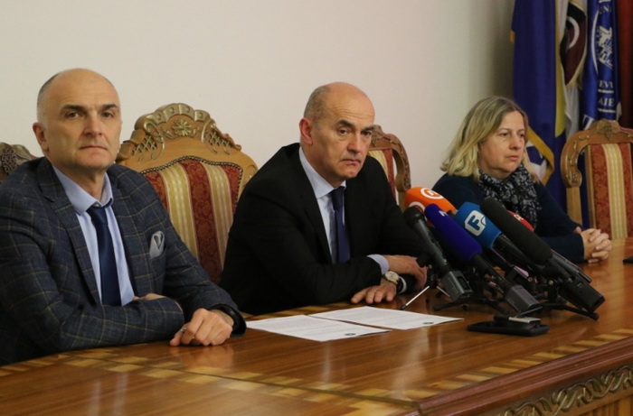 Sebiji Izetbegović Senat UNSA stavio van snage zvanje redovne profesorice