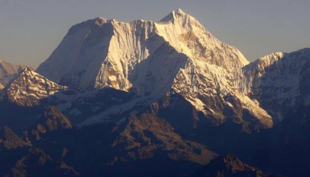 Sedam osoba nestalo pod lavinom u Nepalu