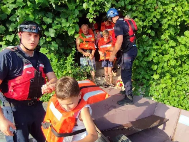 Sedam osoba spašeno iz čamca na jezeru kod Čačka