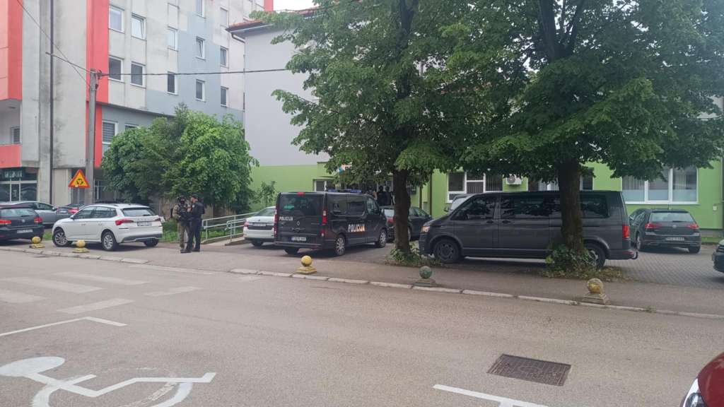 Sedam policajaca iz Sanskog Mosta uhapšenih u akciji "Kocka" vraćeni na posao