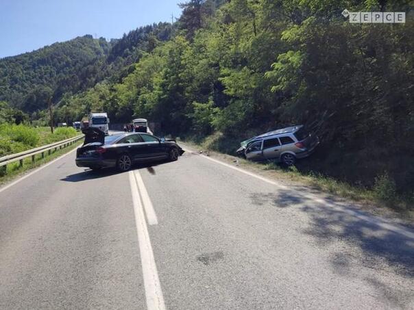 Sedam povrijeđenih u nesreći kod Žepča, troje teže