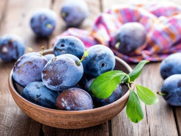 Sedam razloga zašto šljive trebaju biti na vašem stolu ovog ljeta