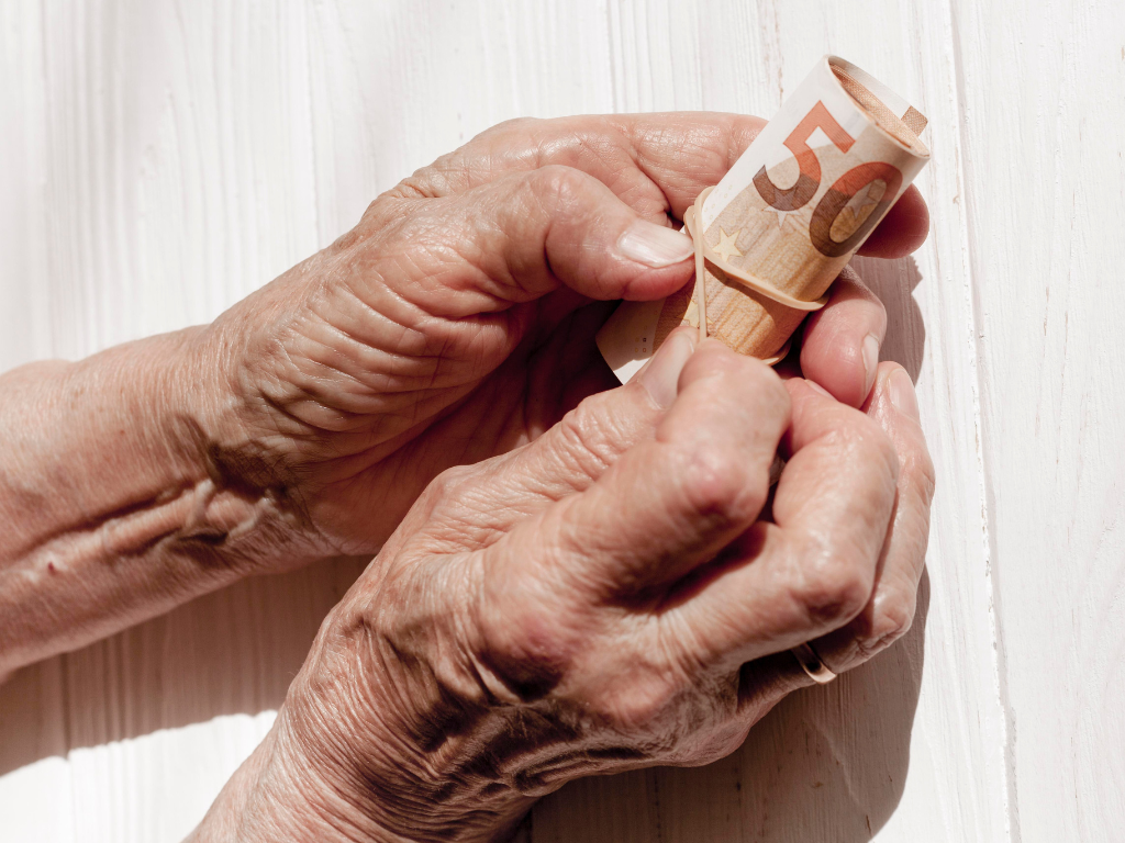 Starac prevaren za 520.000 eura, sve je krenulo od lažnog članka