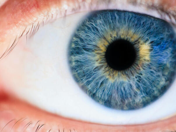 Sedamnaestogodišnjakinja ima čudnu sposobnost da "vidi" u prošlost i budućnost