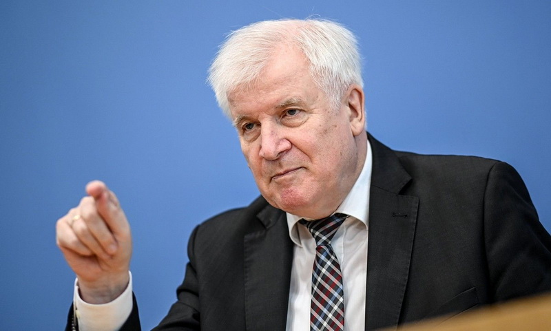 Seehofer: Nećemo prihvatiti migrante