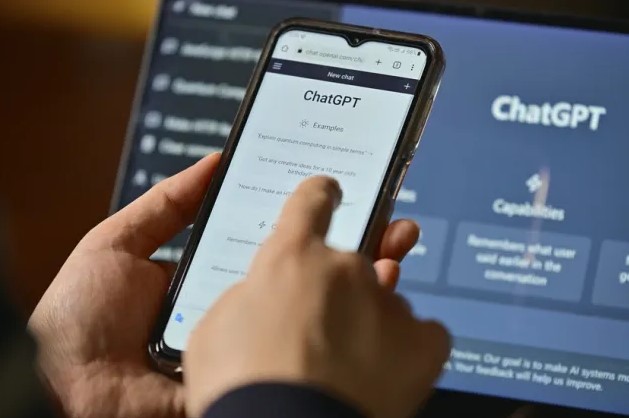 Šef Alphabeta: Ne vjerujte "slijepo" svemu što vam AI kaže