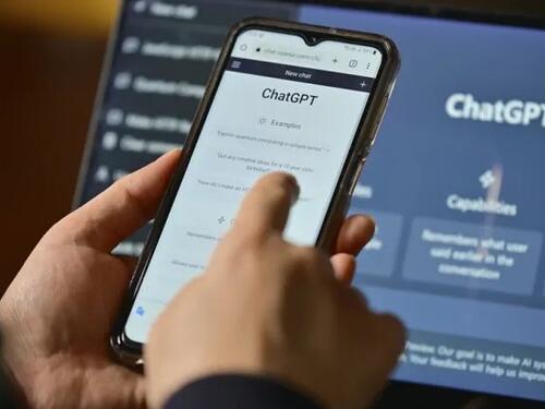 Šef Alphabeta: Ne vjerujte "slijepo" svemu što vam AI kaže