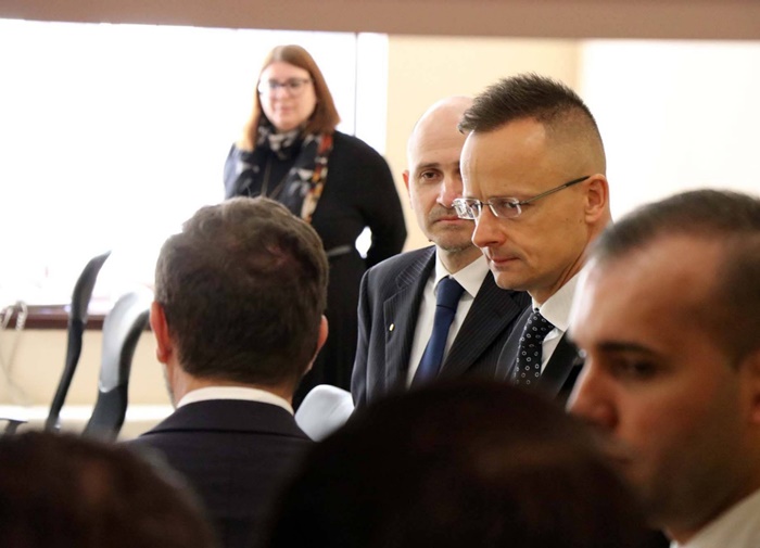 Šef mađarske diplomatije danas sa Konakovićem i Dodikom