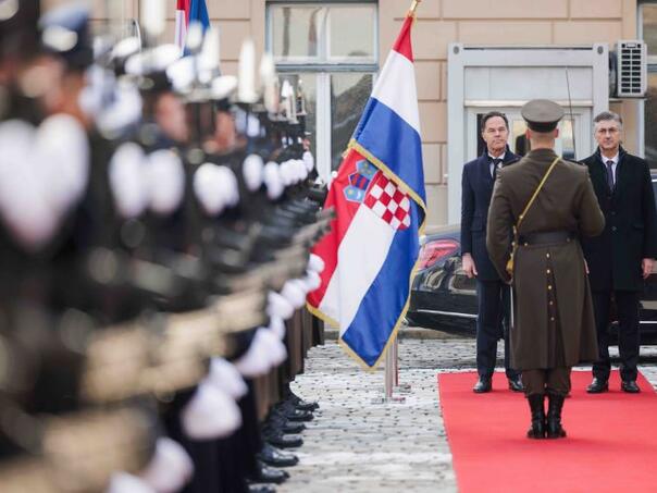 Šef NATO-a u Zagrebu: Proizvodite oružje, novca ima